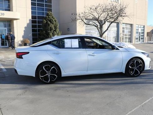 Used 2023 Nissan Altima 2.5 SR w/ SR Premium Package image 6