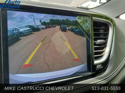 Used 2025 Chrysler Pacifica Limited FWD image 16