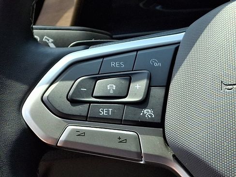 Used 2024 Volkswagen Atlas SE AWD/4WD image 21
