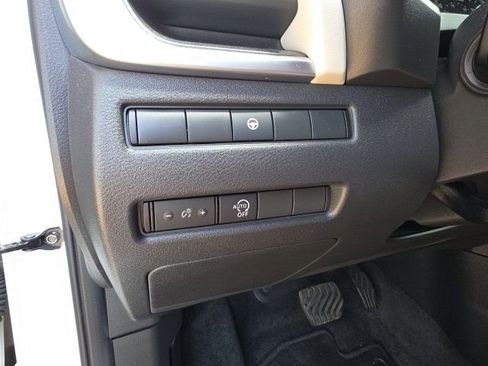 Used 2023 Nissan Rogue SV FWD image 14