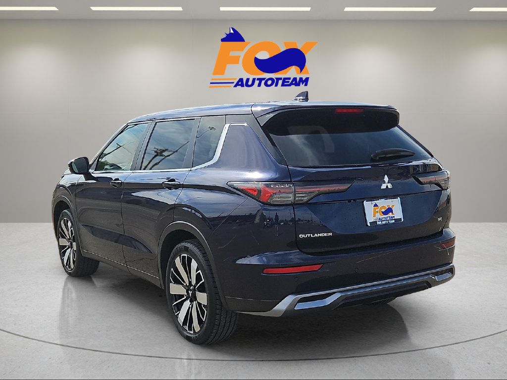 Used 2025 Mitsubishi Outlander SE AWD/4WD image 3