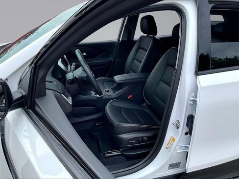 Used 2024 GMC Terrain SLT w/ LPO, 'HIT The Road' Package AWD/4WD image 23