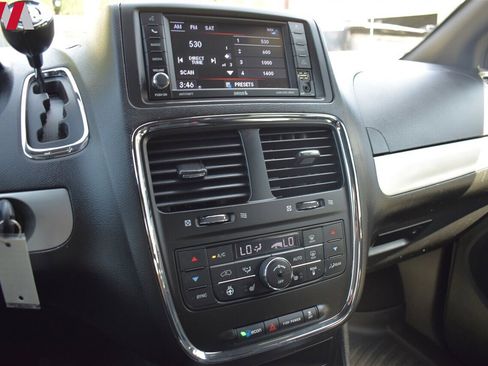 Used 2019 Dodge Grand Caravan GT image 19