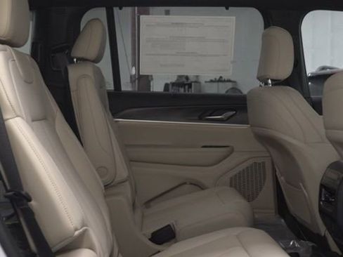 New 2025 Jeep Grand Cherokee L Limited w/ Luxury Tech Group II image 19