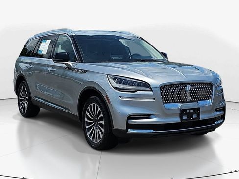 Used 2023 Lincoln Aviator AWD w/ Premium Package image 3