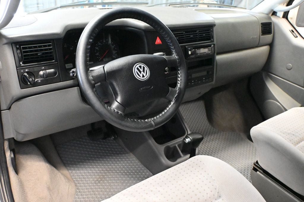 Used 2002 Volkswagen Eurovan MV FWD image 10