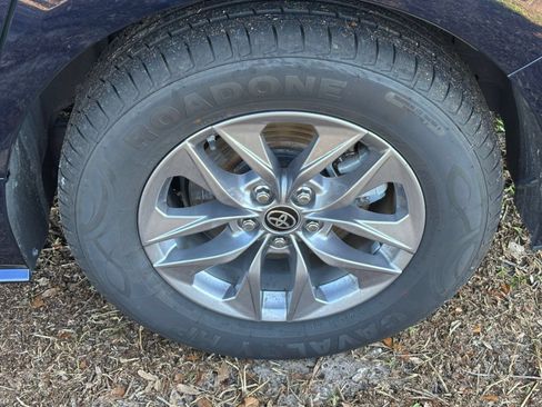 Used 2025 Toyota Sienna XLE FWD image 29