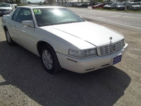 Used 2001 Cadillac Eldorado Touring FWD image 2