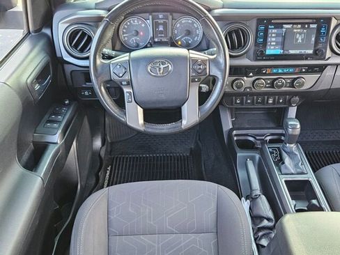 Used 2017 Toyota Tacoma TRD Sport image 9