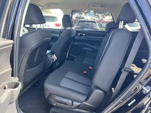 Used 2023 Kia Sorento LX image 23