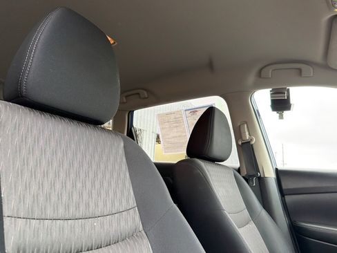 Used 2017 Nissan Rogue SV image 16