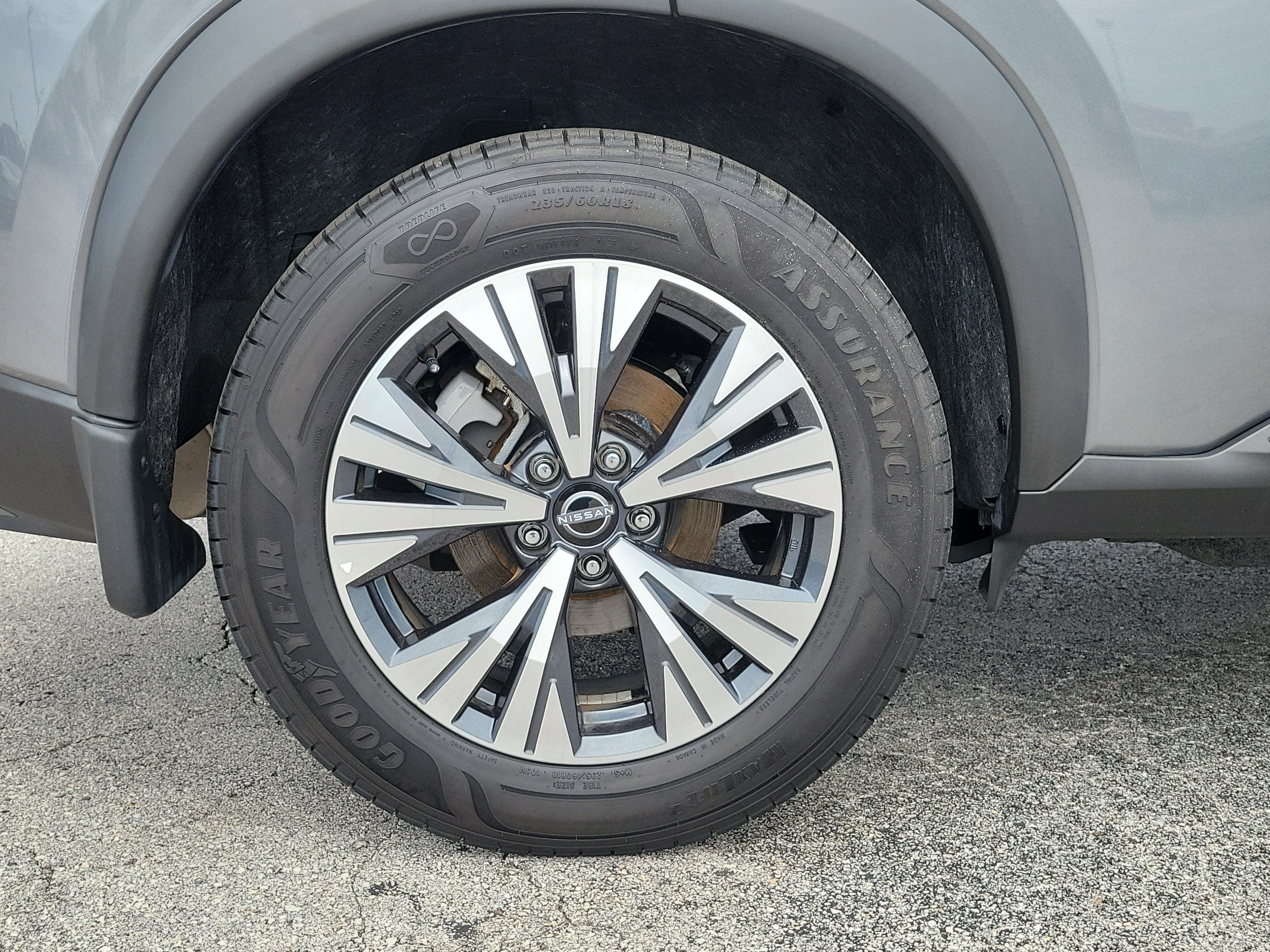 Used 2023 Nissan Rogue SV AWD/4WD image 9