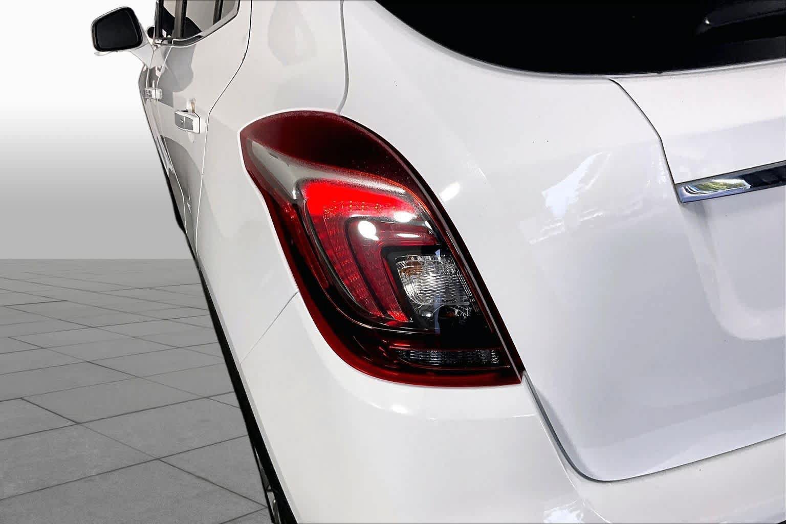 Used 2020 Buick Encore FWD image 27
