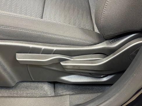 Used 2026 Chevrolet Equinox LT w/ Safety and Technology Package image 11