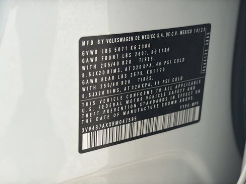 Certified 2024 Volkswagen Tiguan SEL R-Line AWD/4WD image 32