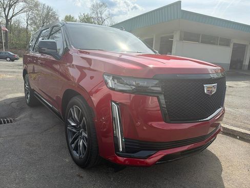 Used 2022 Cadillac Escalade Sport Platinum image 3