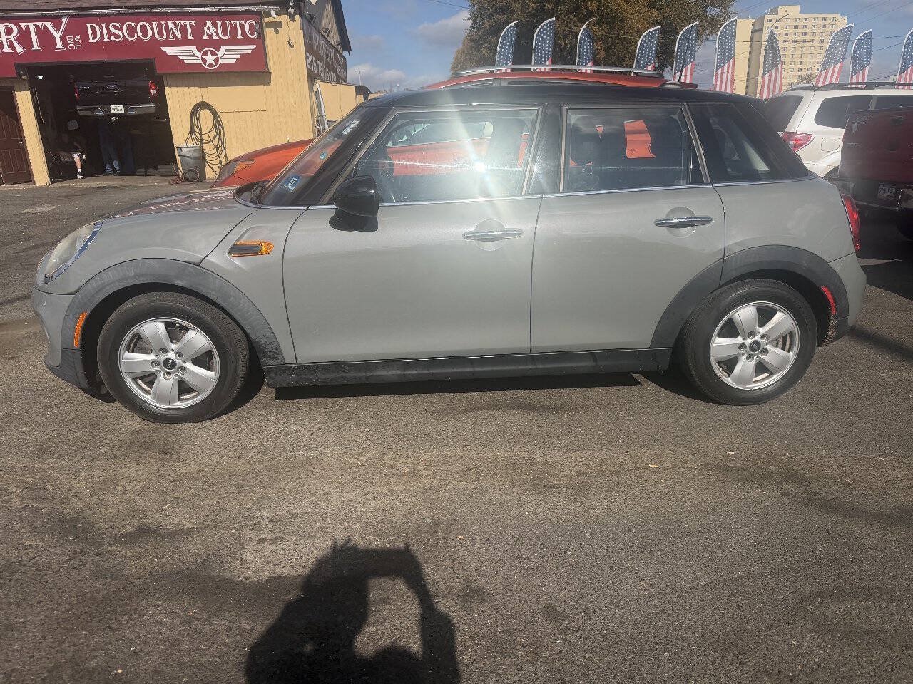 Used 2017 MINI Cooper 4-Door Hardtop FWD image 1