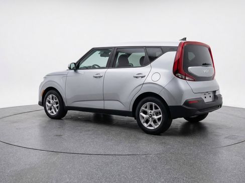 Used 2025 Kia Soul LX w/ LX Technology Package image 6