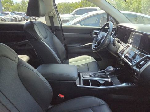 Used 2023 Kia Sorento S image 6