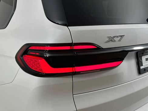Used 2026 BMW X7 xDrive40i w/ M Sport Package AWD/4WD image 12