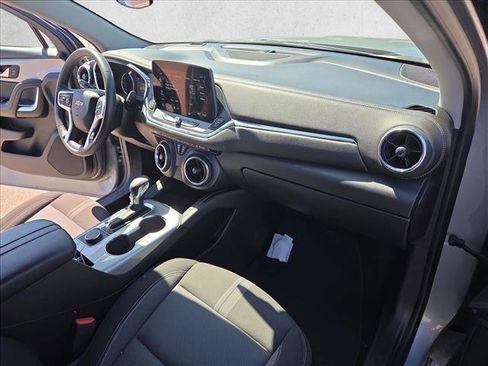 Used 2025 Chevrolet Blazer LT FWD image 21