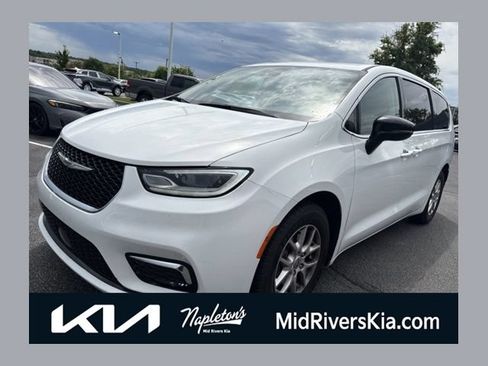 Used 2024 Chrysler Pacifica Touring-L FWD image 1