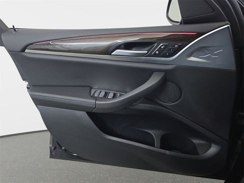 Used 2024 BMW X4 xDrive30i w/ Parking Assistance Package image 29