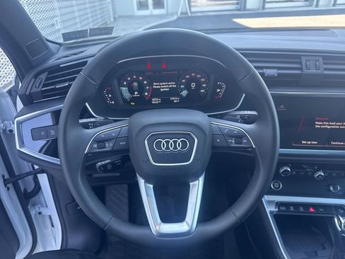 Used 2025 Audi Q3 2.0T Premium w/ Convenience Package AWD/4WD image 32