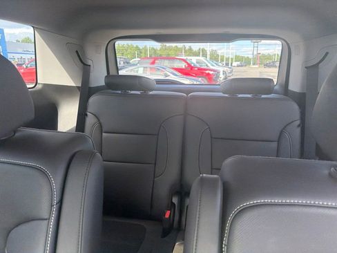 Used 2023 GMC Acadia SLT w/ Technology Package FWD image 10