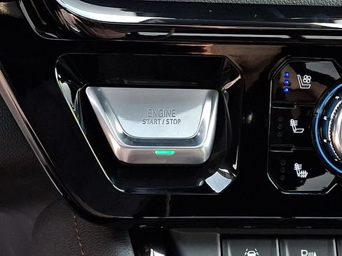 Used 2025 GMC Sierra 1500 AT4 w/ Technology Package AWD/4WD image 22