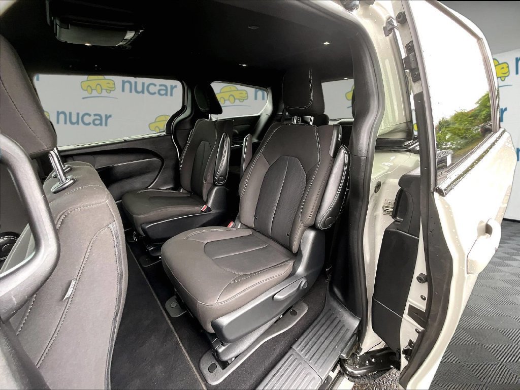 Used 2021 Chrysler Pacifica Touring w/ S Appearance Package FWD image 14
