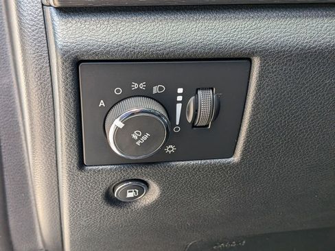 Used 2015 Jeep Grand Cherokee Altitude AWD/4WD image 15