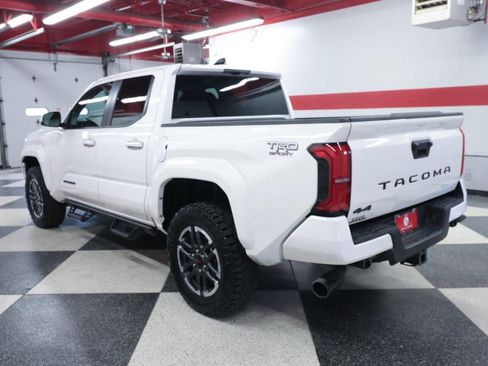 Used 2025 Toyota Tacoma TRD Sport AWD/4WD image 6