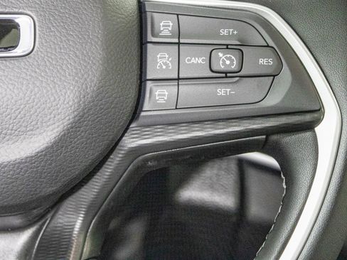 New 2025 Jeep Grand Cherokee Altitude image 33