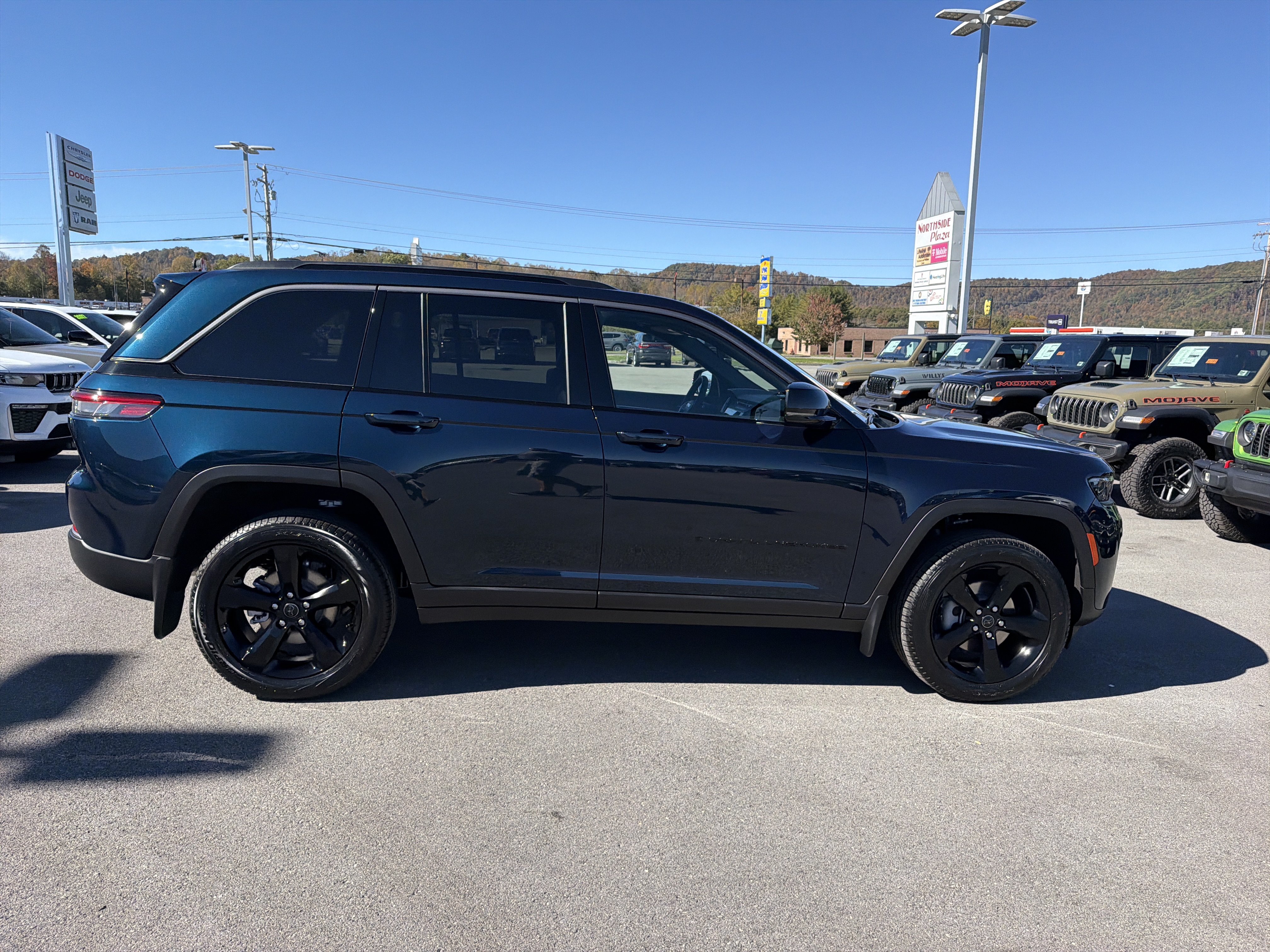 New 2027 Jeep Grand Cherokee Limited AWD/4WD image 5