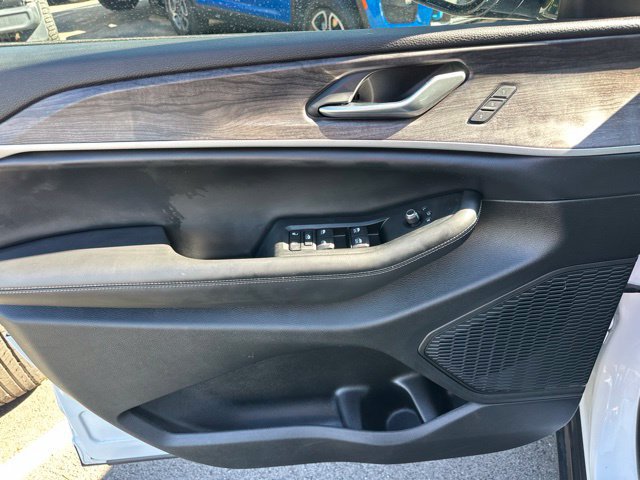 Used 2023 Jeep Grand Cherokee L Limited AWD/4WD image 27
