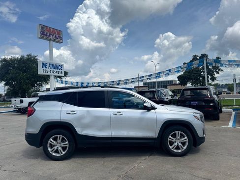Used 2021 GMC Terrain SLE w/ Driver Convenience Package FWD image 16