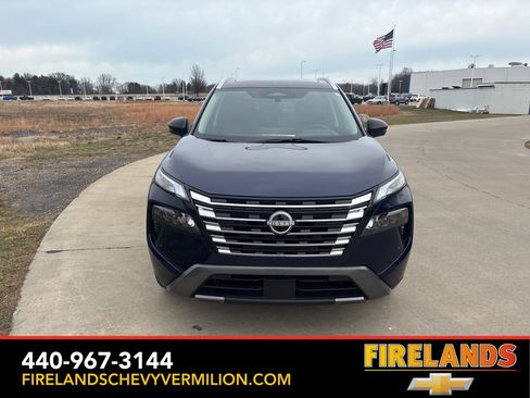 Used 2025 Nissan Rogue SL w/ Tech Package image 8