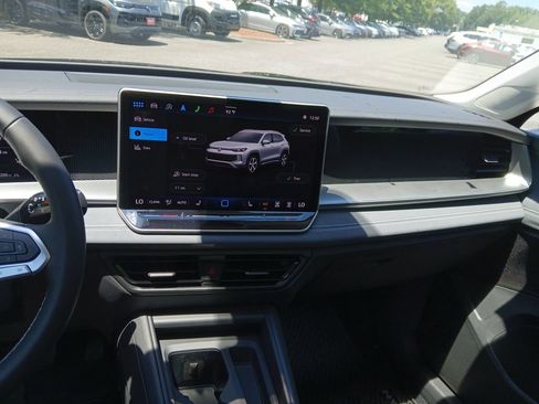 New 2025 Volkswagen Tiguan SE image 17