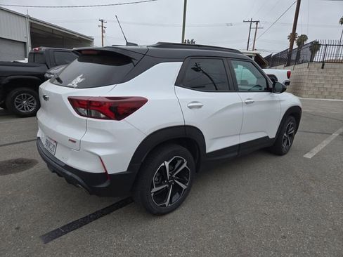 Used 2022 Chevrolet TrailBlazer RS w/ Sun and Liftgate Package FWD image 3