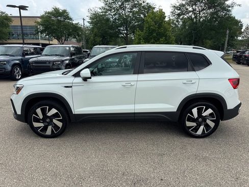 Used 2024 Volkswagen Taos SEL AWD/4WD image 2