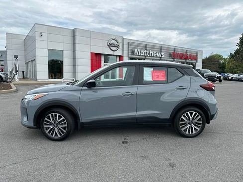Used 2023 Nissan Kicks SV FWD image 2