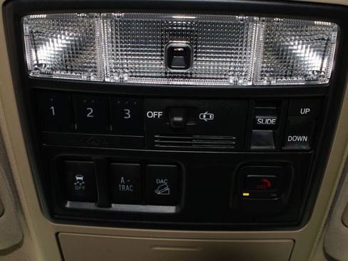 Used 2022 Toyota 4Runner Limited AWD/4WD image 11