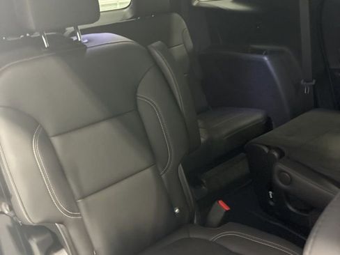 Used 2023 Chevrolet Traverse LT image 42