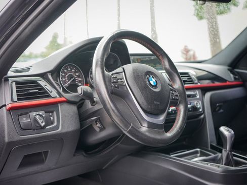 Used 2014 BMW 335i xDrive Sedan w/ Technology Package AWD/4WD image 9