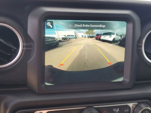 Used 2022 Jeep Gladiator Overland w/ Popular Equipment Package image 26