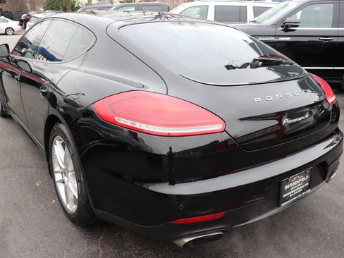 Used 2016 Porsche Panamera 4 image 3