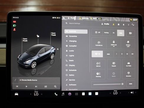 Used 2024 Tesla Model Y Long Range image 22