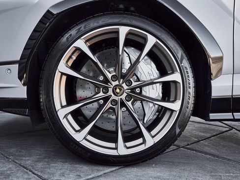 Used 2024 Lamborghini Urus S AWD/4WD image 3