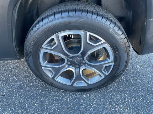 Used 2018 Jeep Renegade Limited w/ UConnect 8.4 Nav Group image 4